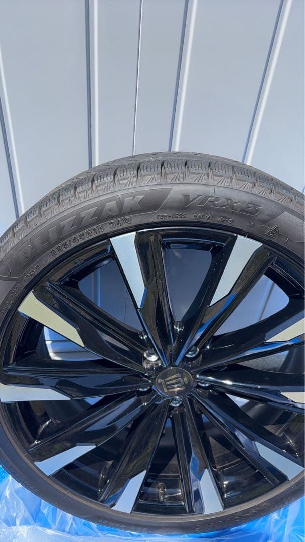 トヨタクラウンクロスオーバー 美品中古スタッドレスタイヤホイール4本セット