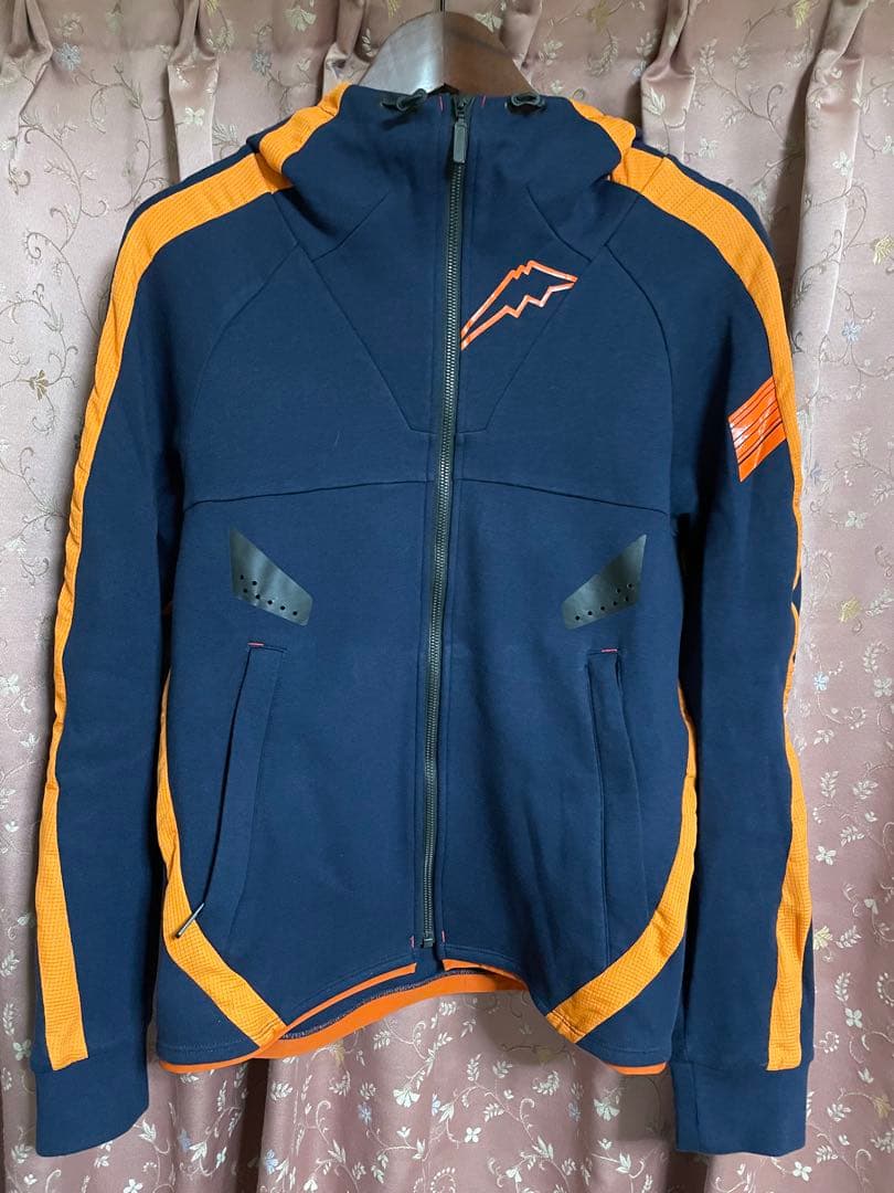 クシタニ　パーカー