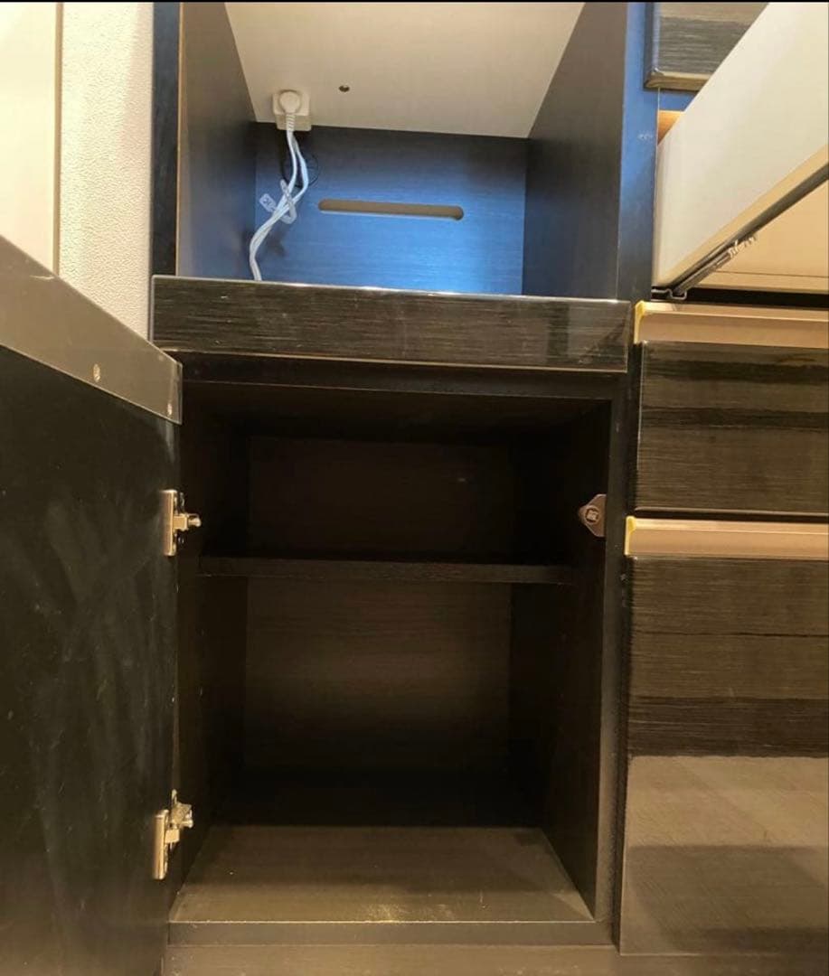 【ニトリ】黒の木製食器棚・キッチンカウンター