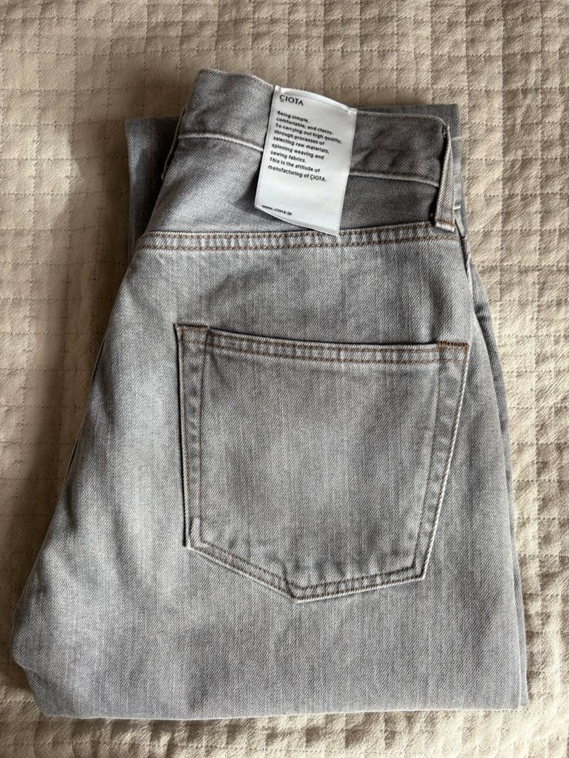 新品タグ付　CIOTA シオタ　デニムストレートパンツ ライトグレー
