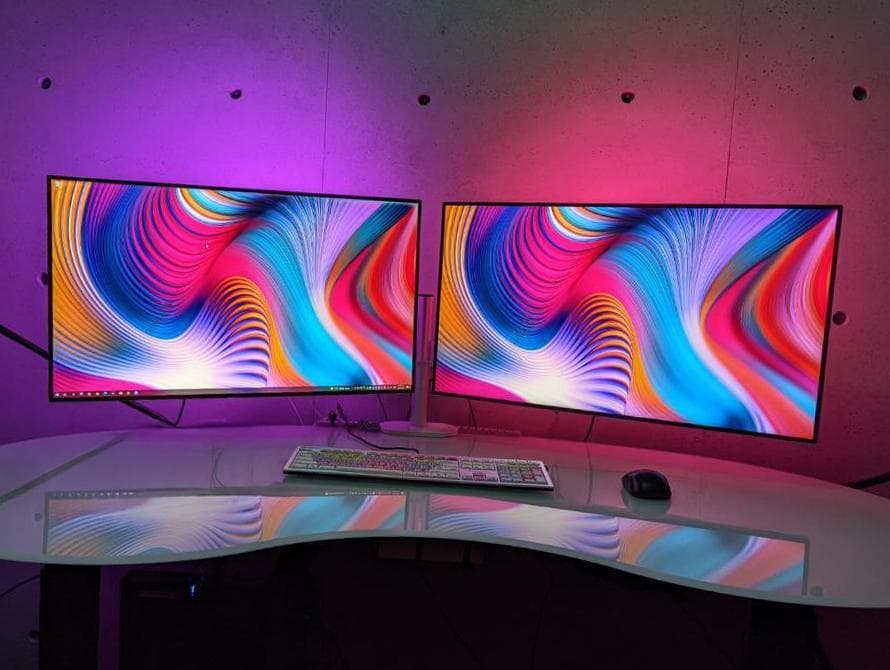 LG 31.5インチ 4K モニター x2 & モニターアーム