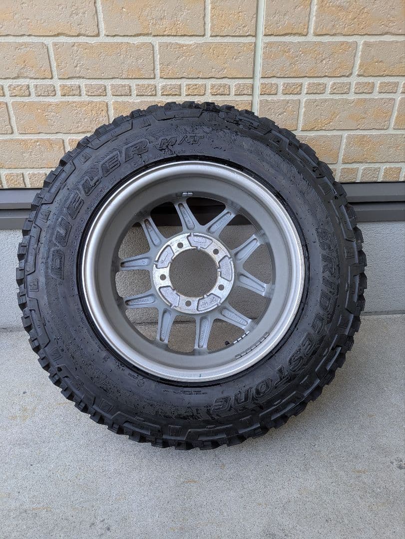スズキ ジムニー 新車外し純正ホイール・タイヤスペア1本です。
