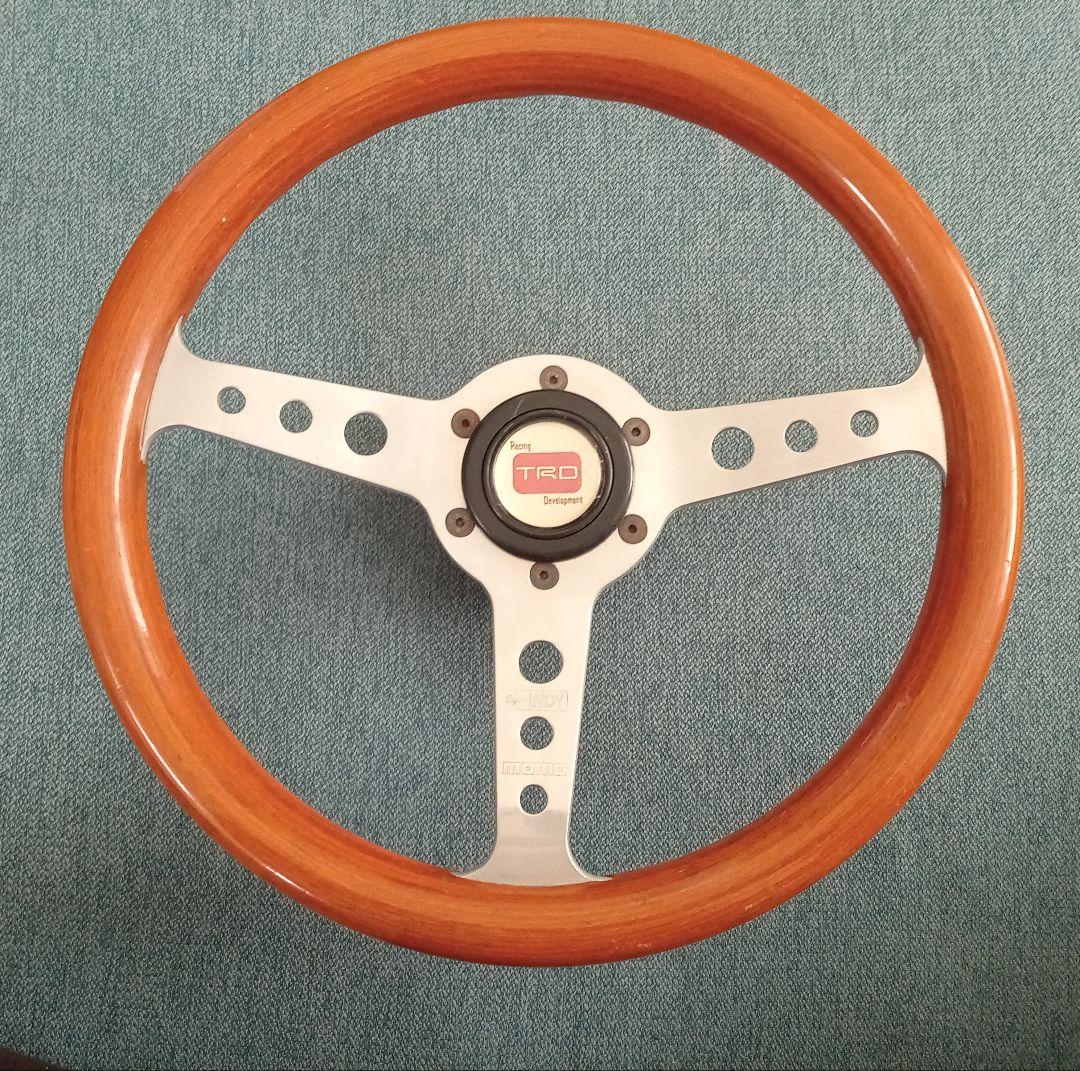 MOMO Super INDYステアリングハンドル　TRDホーンボタン1985年