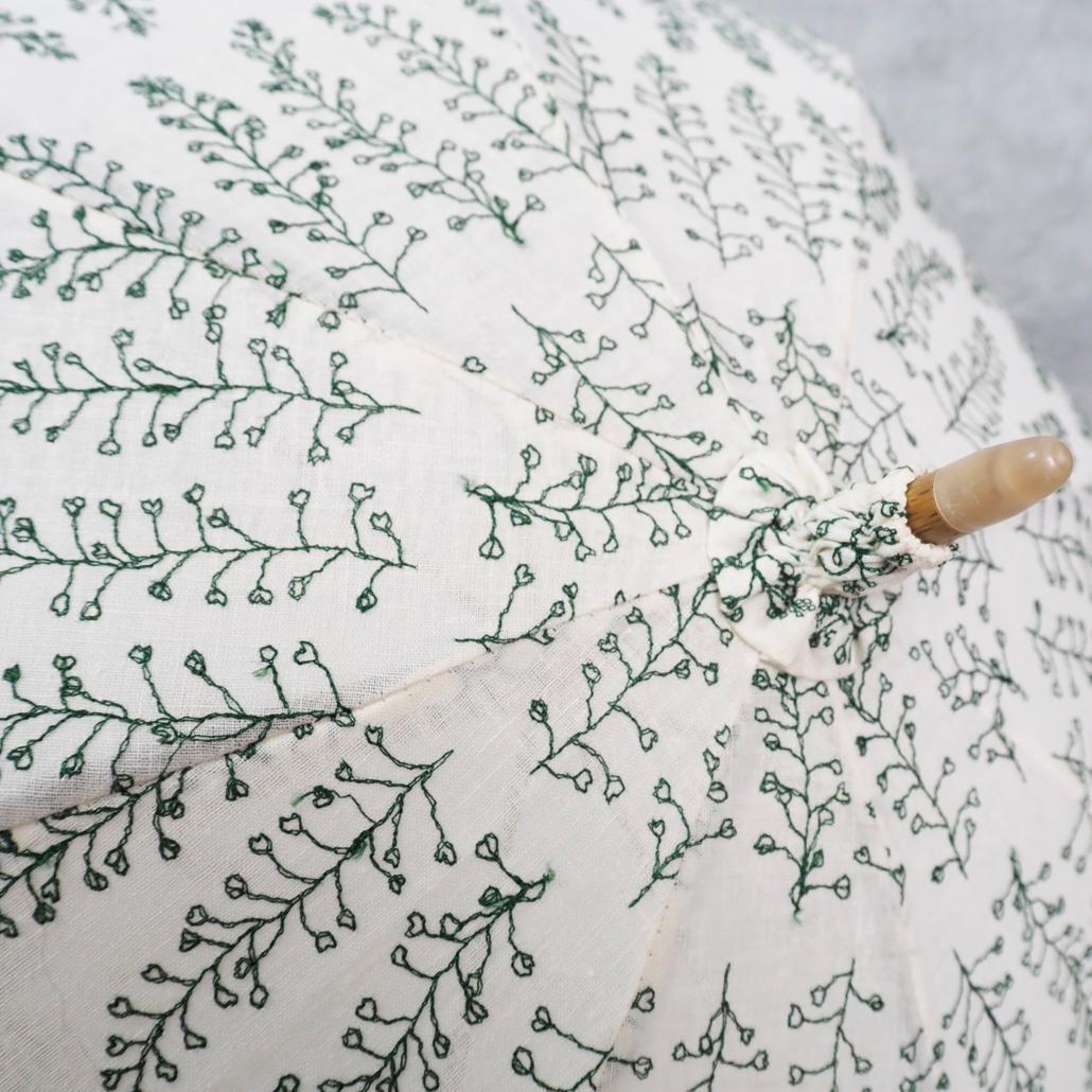 美品 イイダ傘店 日傘 ぺんぺん草 綿麻 刺繍 総柄 UVカット加工 45cm
