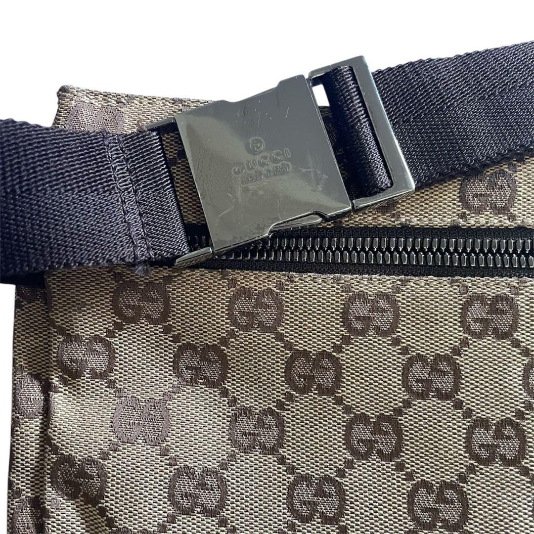 グッチ　ロゴ型押し　GGキャンバス ボディバッグ　ウエストポーチ