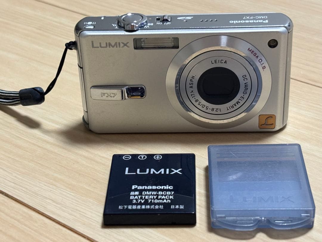 Panasonic DMC-FX7 コンパクトデジタルカメラ シルバー
