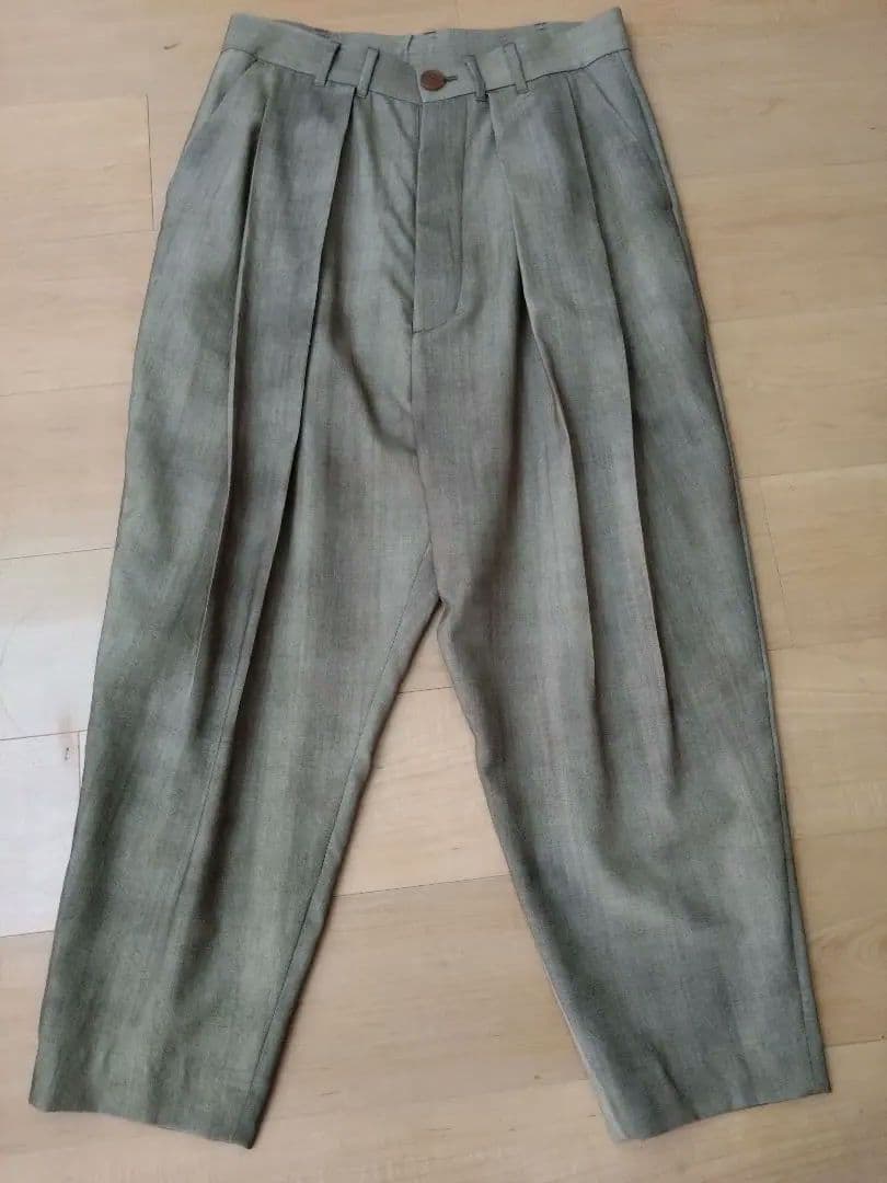 【美品】ヴィヴィアンウエストウッドマン　ベージュ系 プリーツ入り スラックス