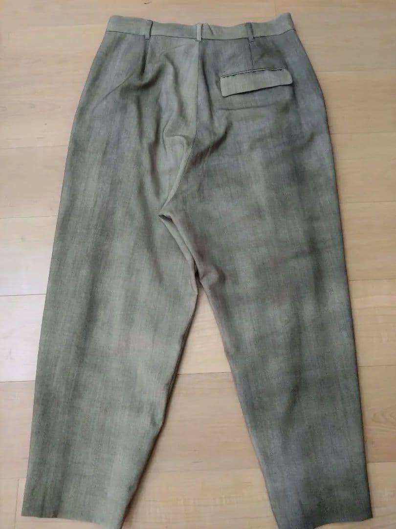 【美品】ヴィヴィアンウエストウッドマン　ベージュ系 プリーツ入り スラックス