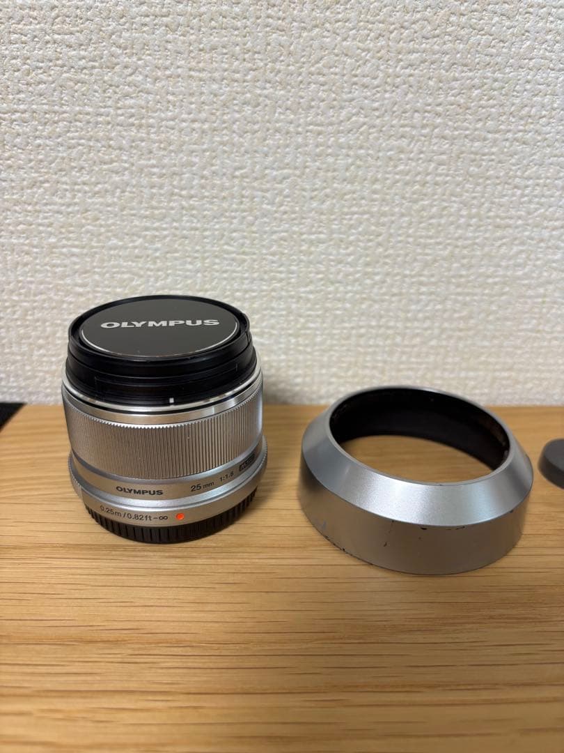 OLYMPUS シルバー 単焦点レンズ レンズフード付き　25mm