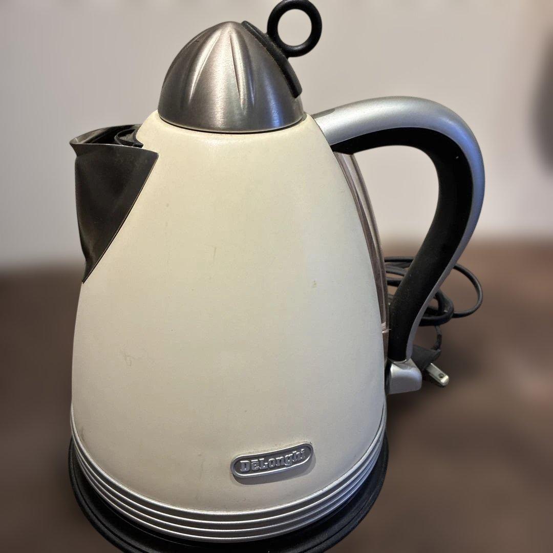 電気ケトル ホワイト シルバーデロンギ　DELONGHI レトロ インテリア