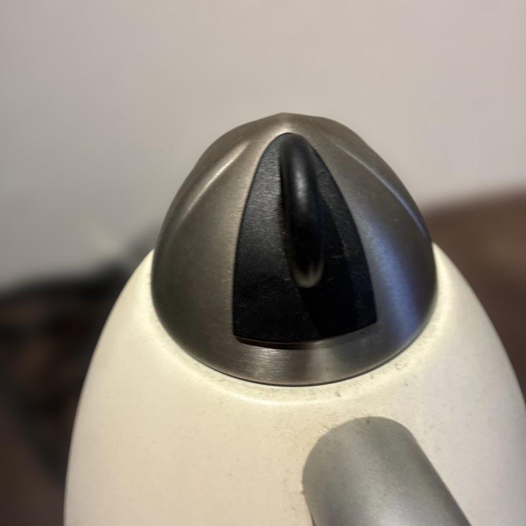 電気ケトル ホワイト シルバーデロンギ　DELONGHI レトロ インテリア