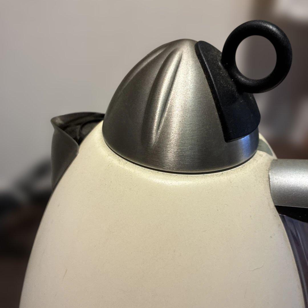 電気ケトル ホワイト シルバーデロンギ　DELONGHI レトロ インテリア