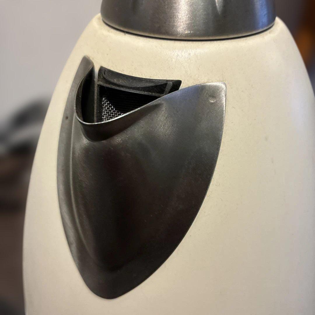 電気ケトル ホワイト シルバーデロンギ　DELONGHI レトロ インテリア