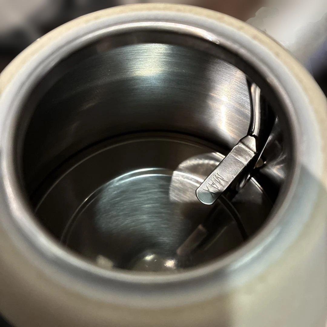 電気ケトル ホワイト シルバーデロンギ　DELONGHI レトロ インテリア