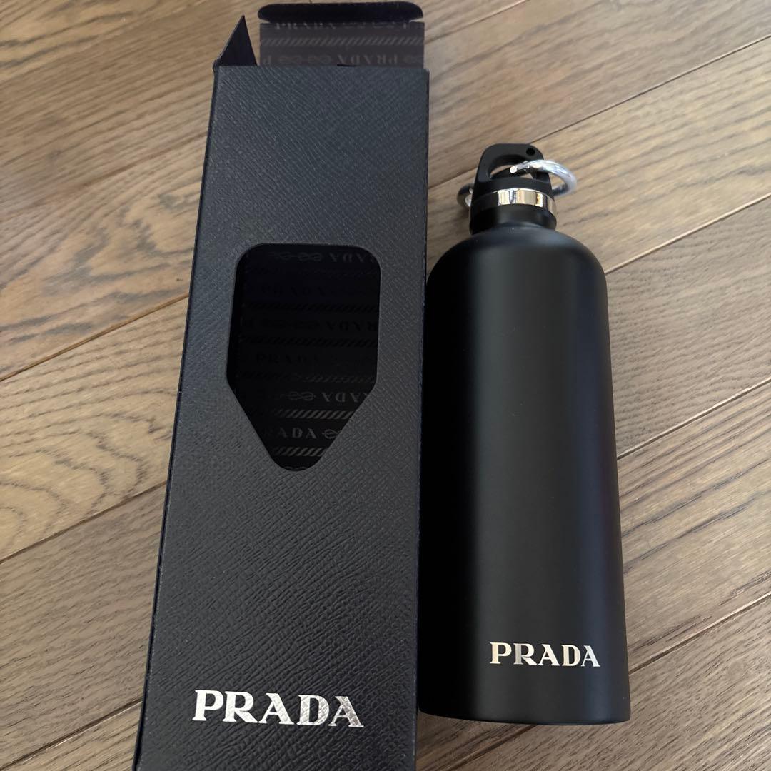 PRADA ブラック ステンレスボトル