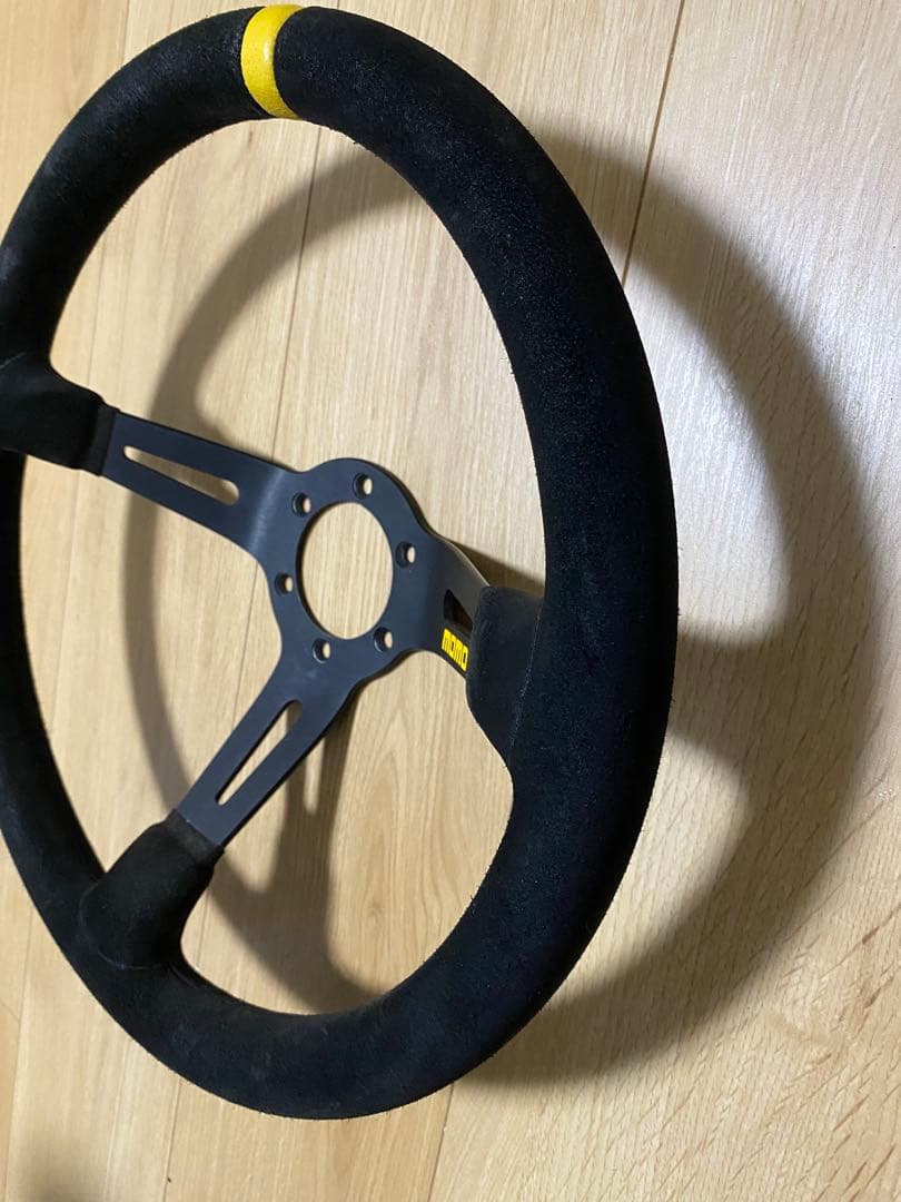 momo スポーツステアリング 3スポーク 黒/黄色