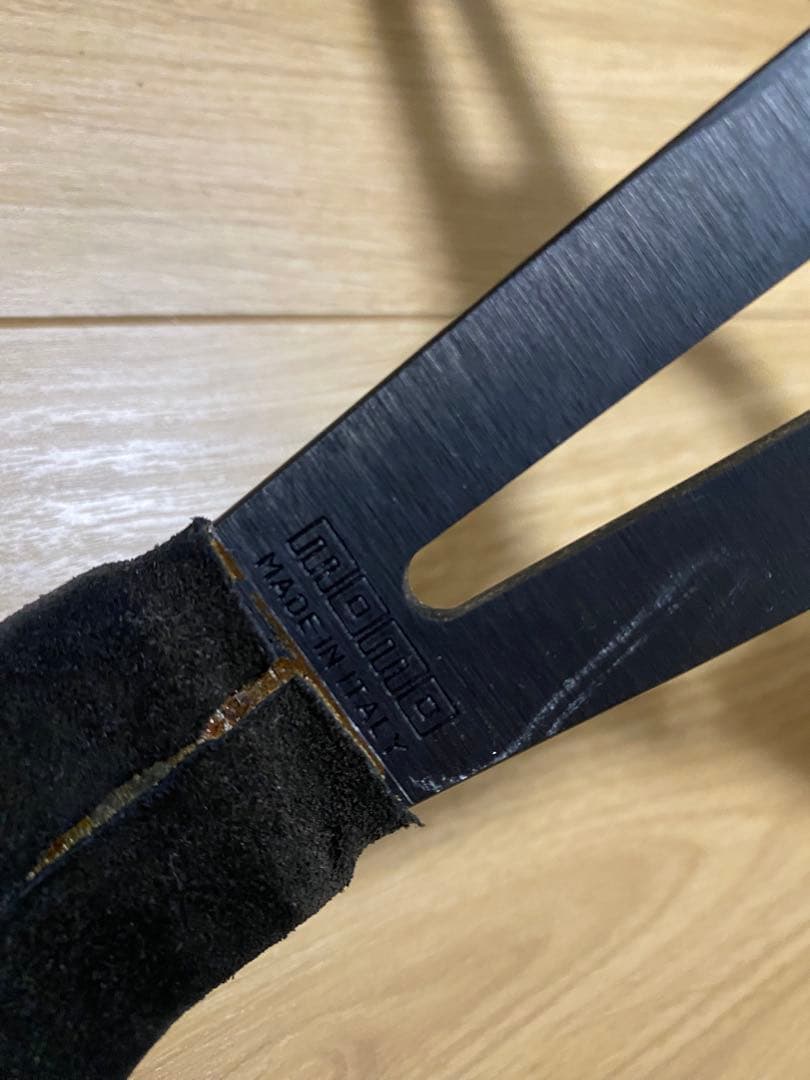 momo スポーツステアリング 3スポーク 黒/黄色