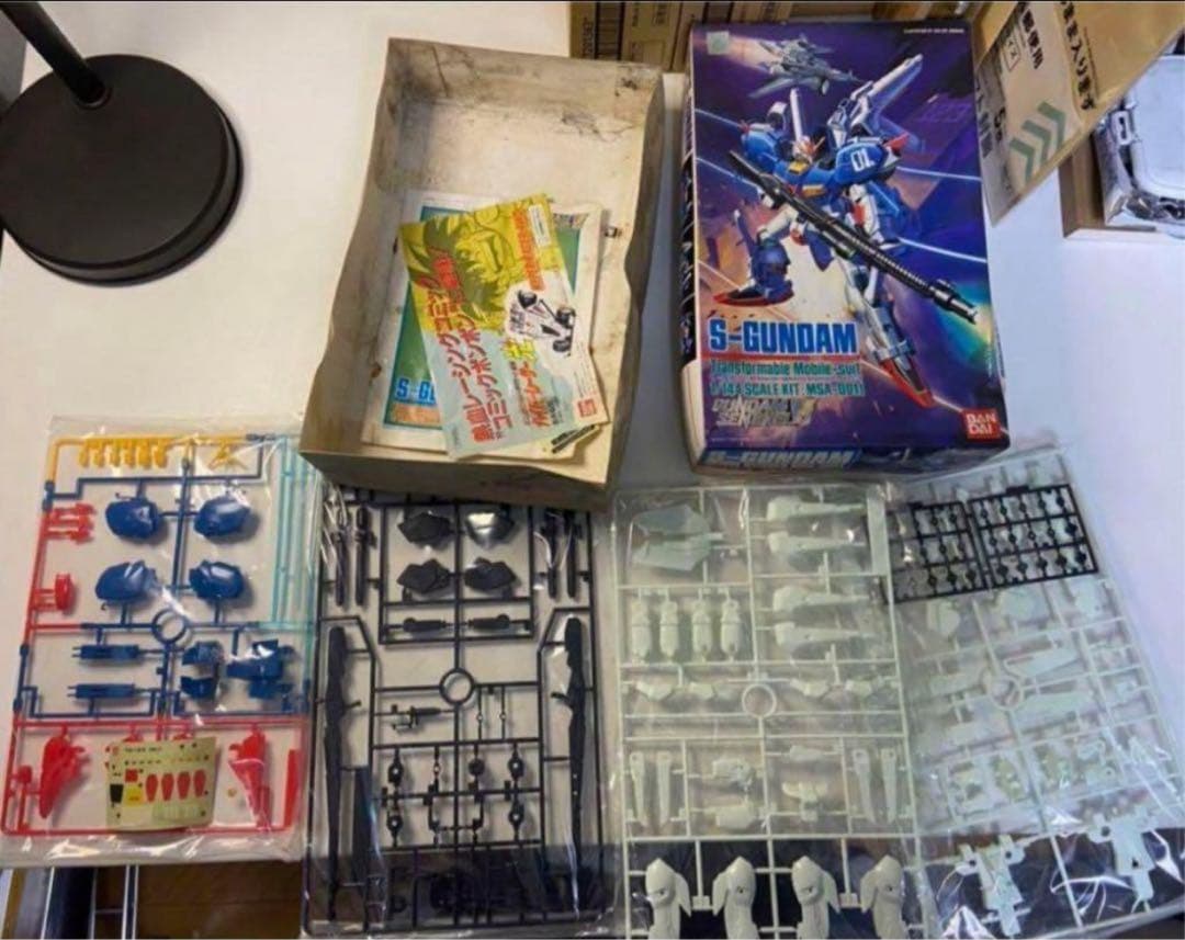 【レア】バンダイ ガンダムプラモデル 4点セット + コンバトラーV 設定資料集