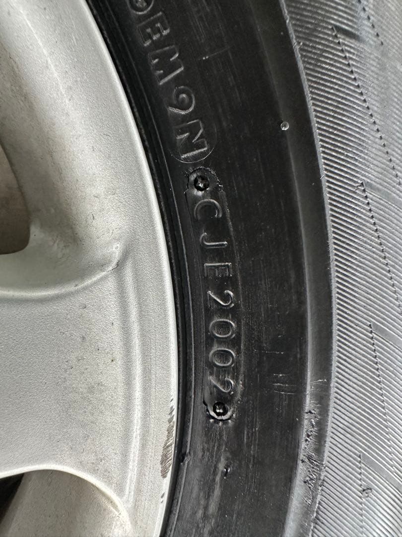 送料無料　195/65R15 冬タイヤブリヂストン　プリウスから取外