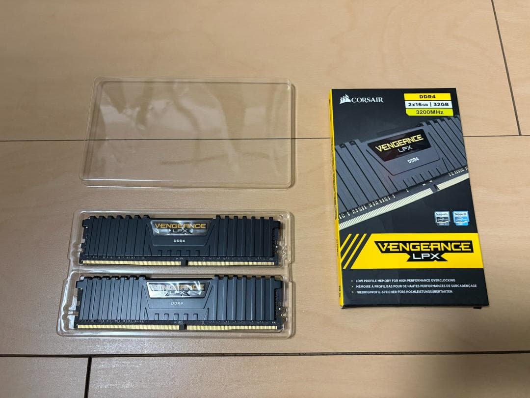 CORSAIR DDR4-3200MHz PCメモリ　32G(16G×2)