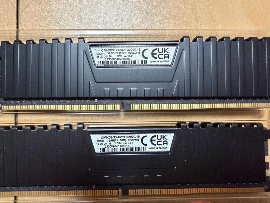 CORSAIR DDR4-3200MHz PCメモリ　32G(16G×2)