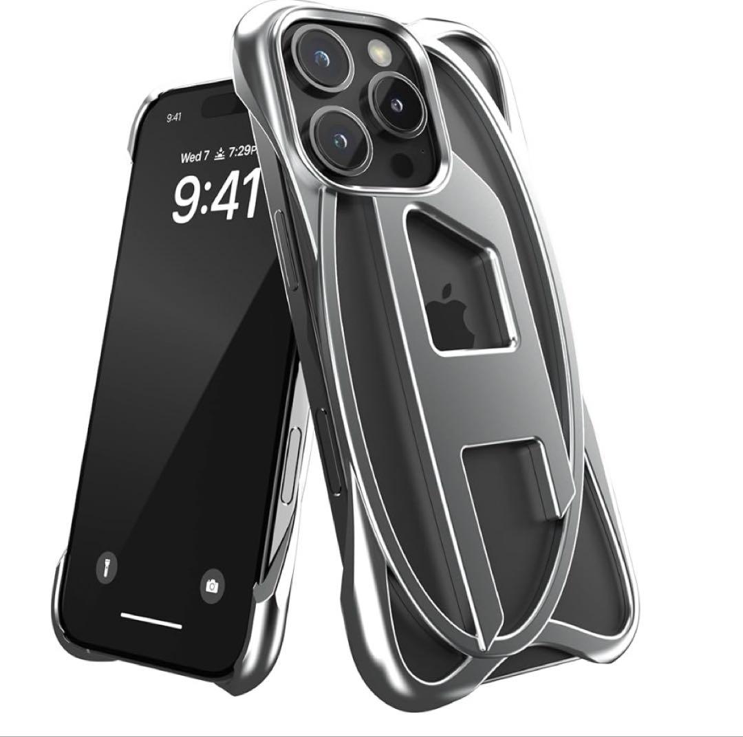 DIESEL iPhone16PRO スマホケース メタリック シルバー ロゴ
