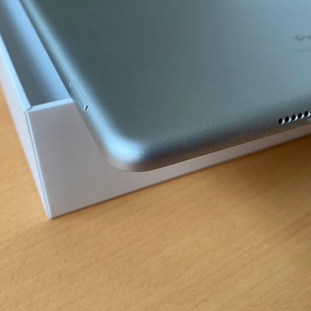 Apple iPad 8世代、Wi-Fi、cellular、32GB ケース