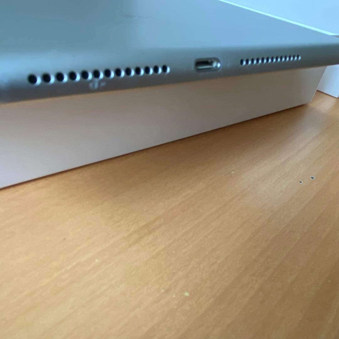 Apple iPad 8世代、Wi-Fi、cellular、32GB ケース