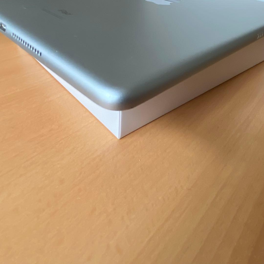 Apple iPad 8世代、Wi-Fi、cellular、32GB ケース