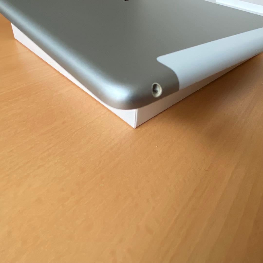 Apple iPad 8世代、Wi-Fi、cellular、32GB ケース