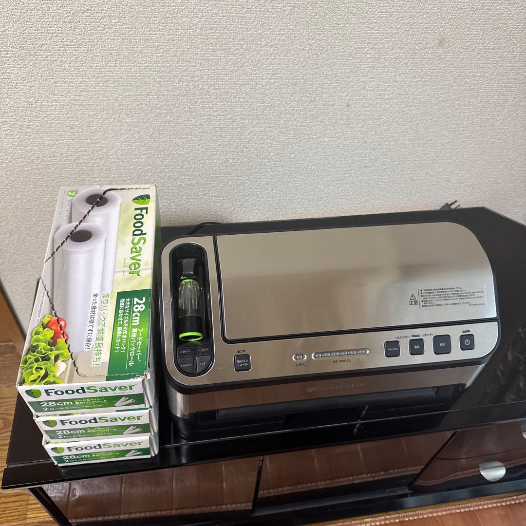 早い者勝ち　お得FoodSaver 保存用ラップ付き真空パック機V4880