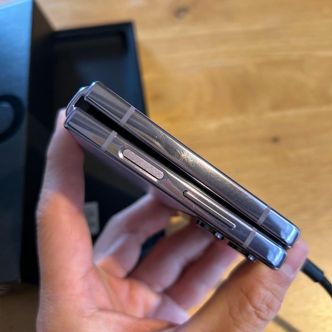 Galaxy z flip4 楽天版 simフリー　美品