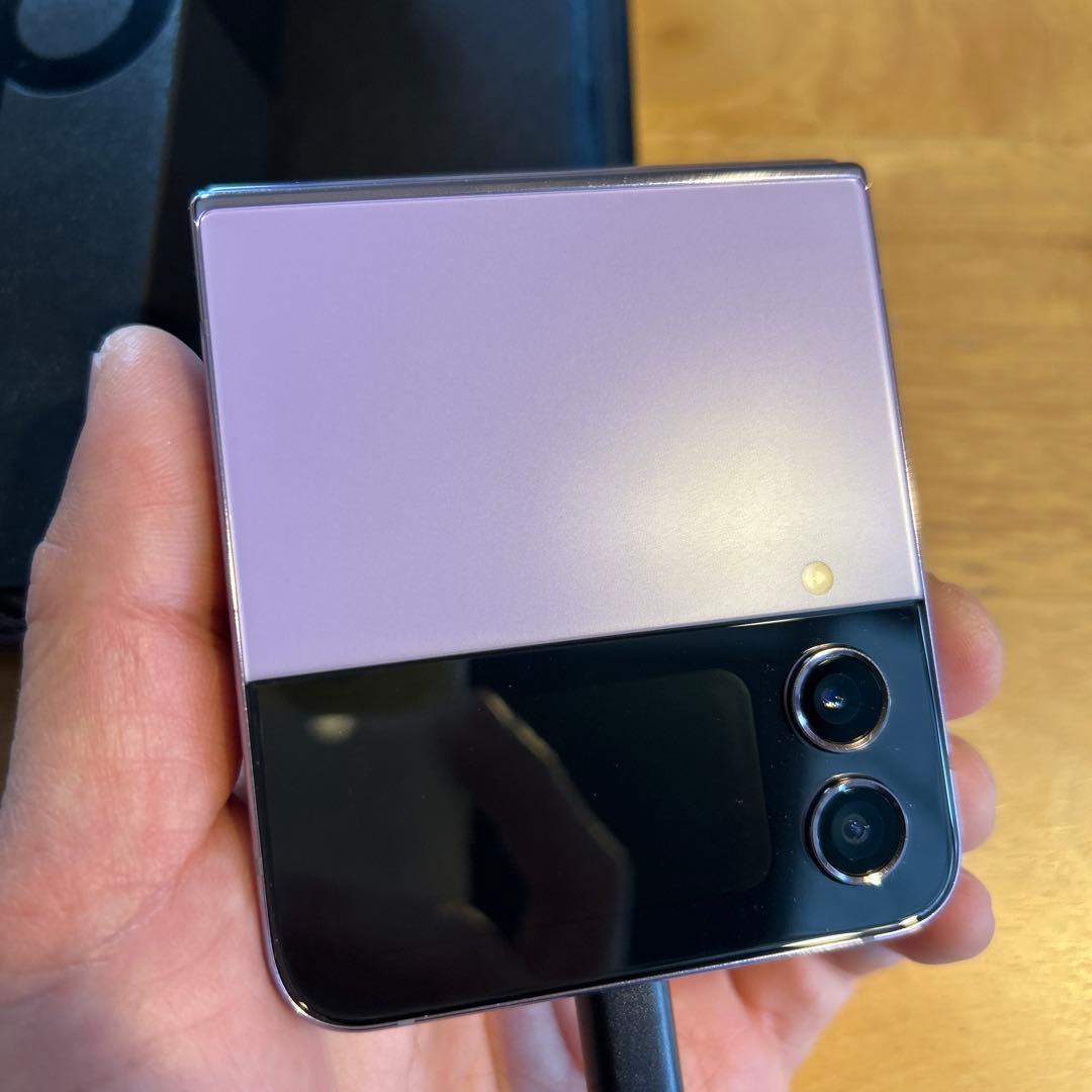 Galaxy z flip4 楽天版 simフリー　美品