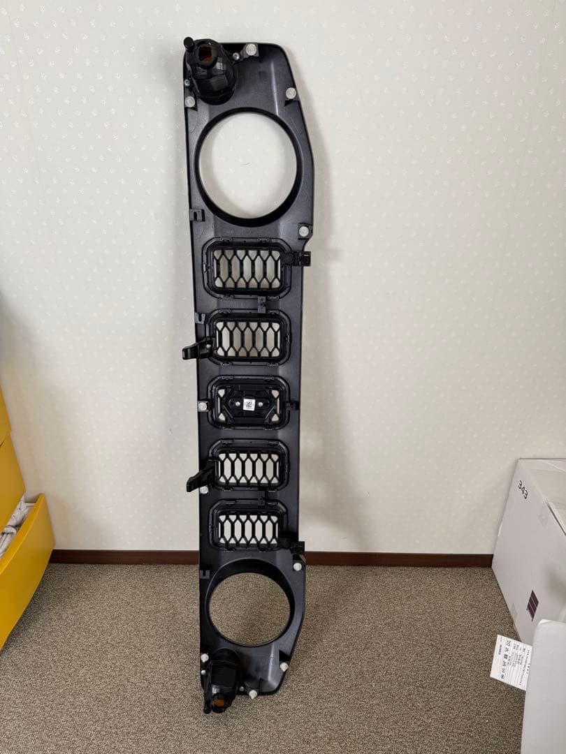 ジムニーノマド　新車外しグリル