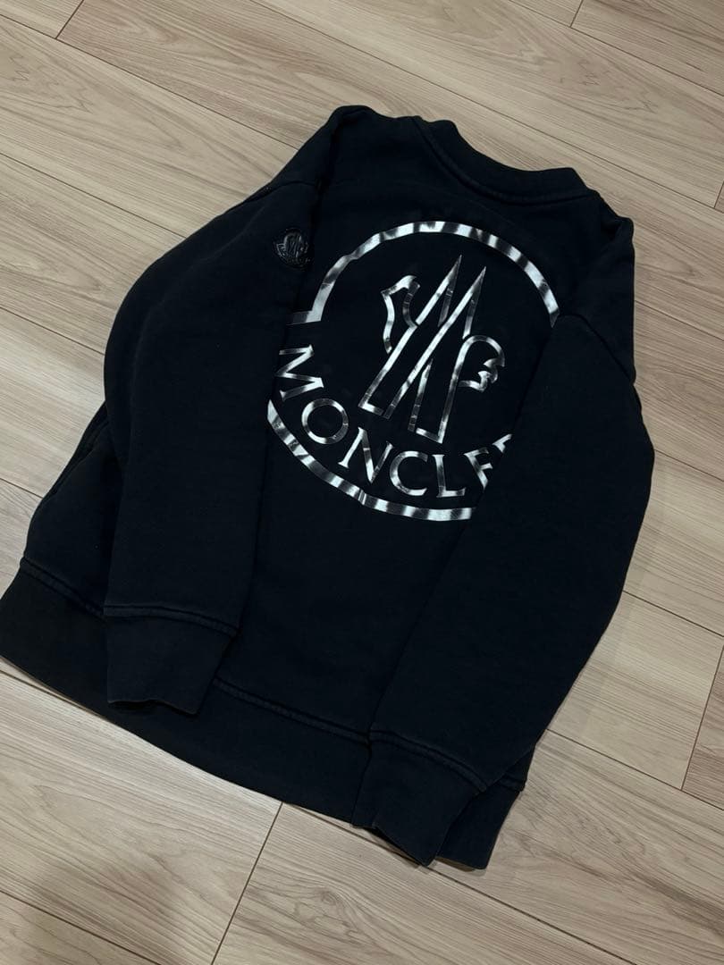 本日中のみMoncler 光るロゴ入りトレーナー