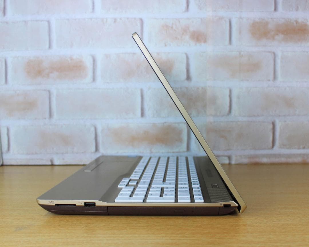 ✨美品 Core i3✨SSD搭載 フルHD Windows11 オフィス付き