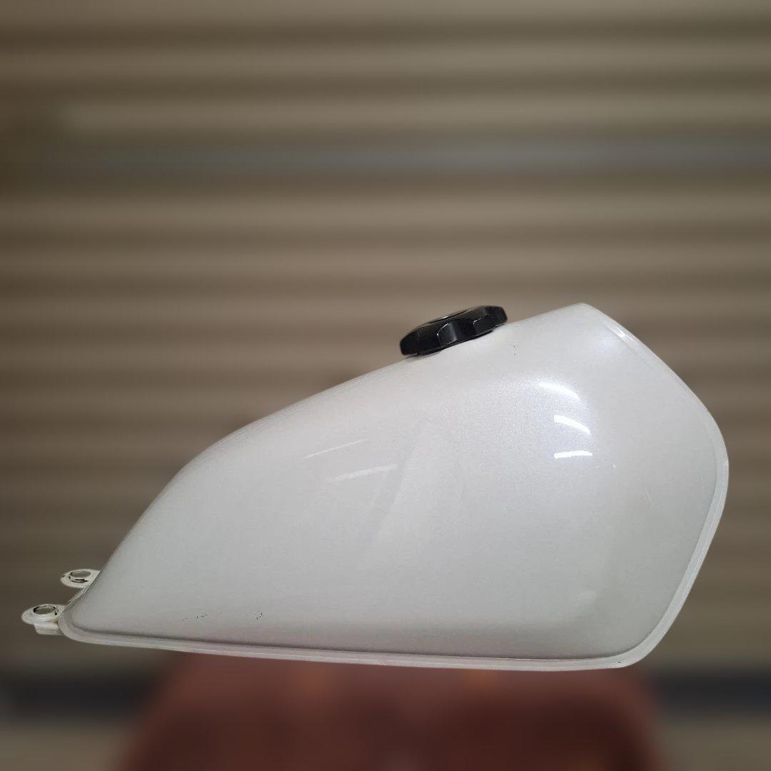 グラストラッカーガソリンタンク　内サビなし　キャップ、カギ、コック付　キャブ車用