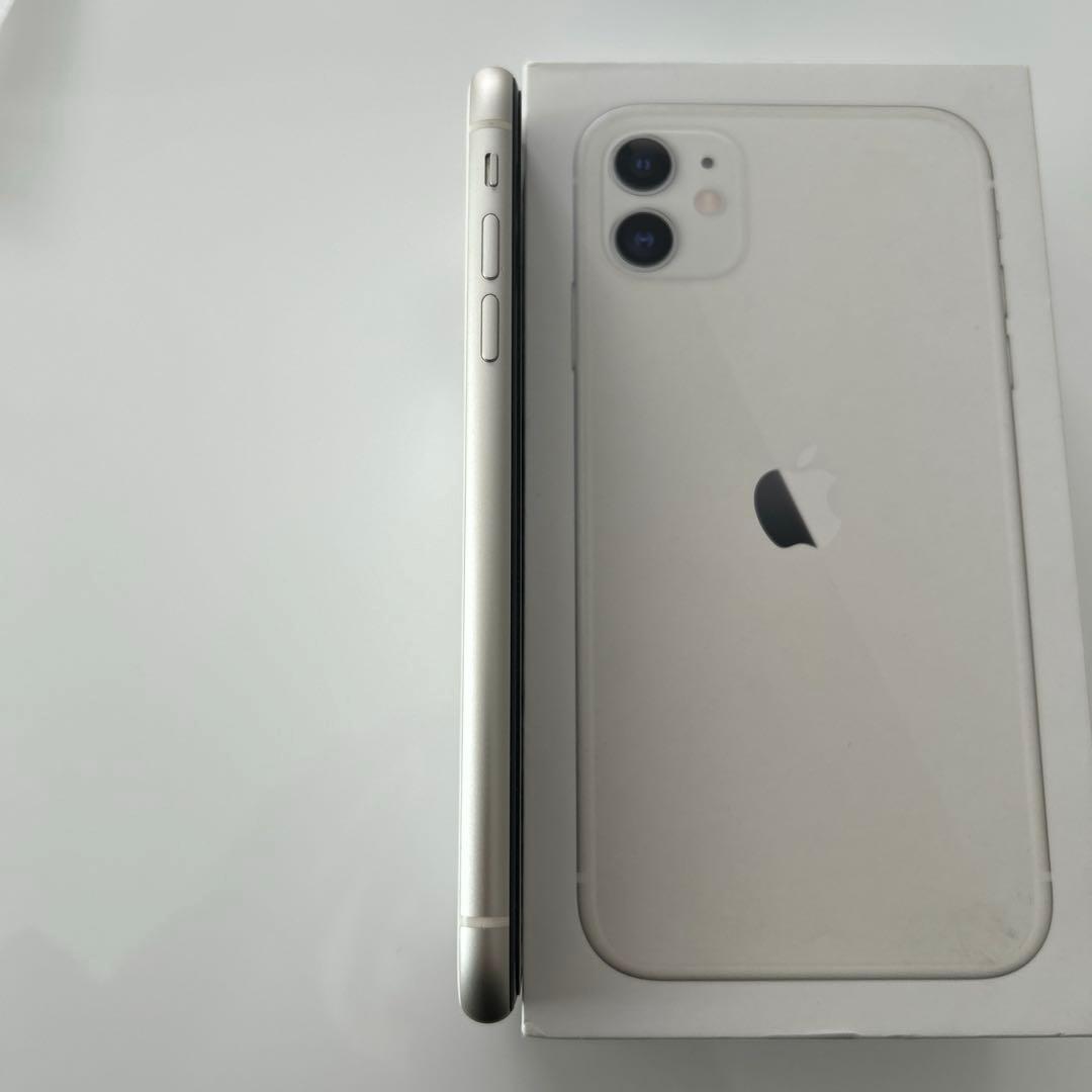 Apple iPhone 11 ホワイト 本体 充電器付き