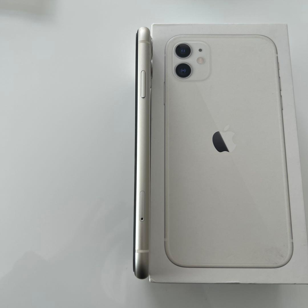 Apple iPhone 11 ホワイト 本体 充電器付き