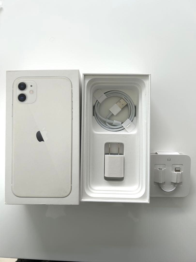 Apple iPhone 11 ホワイト 本体 充電器付き