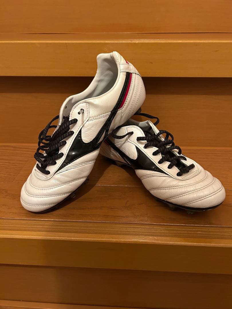 ミズノ　モレリア　サッカースパイク　ホワイト/ブラック/レッド