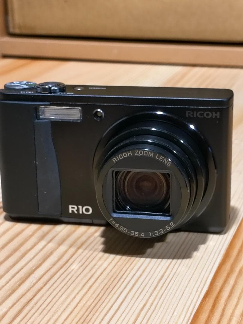 RICOH R10 コンパクトデジタルカメラ 本体