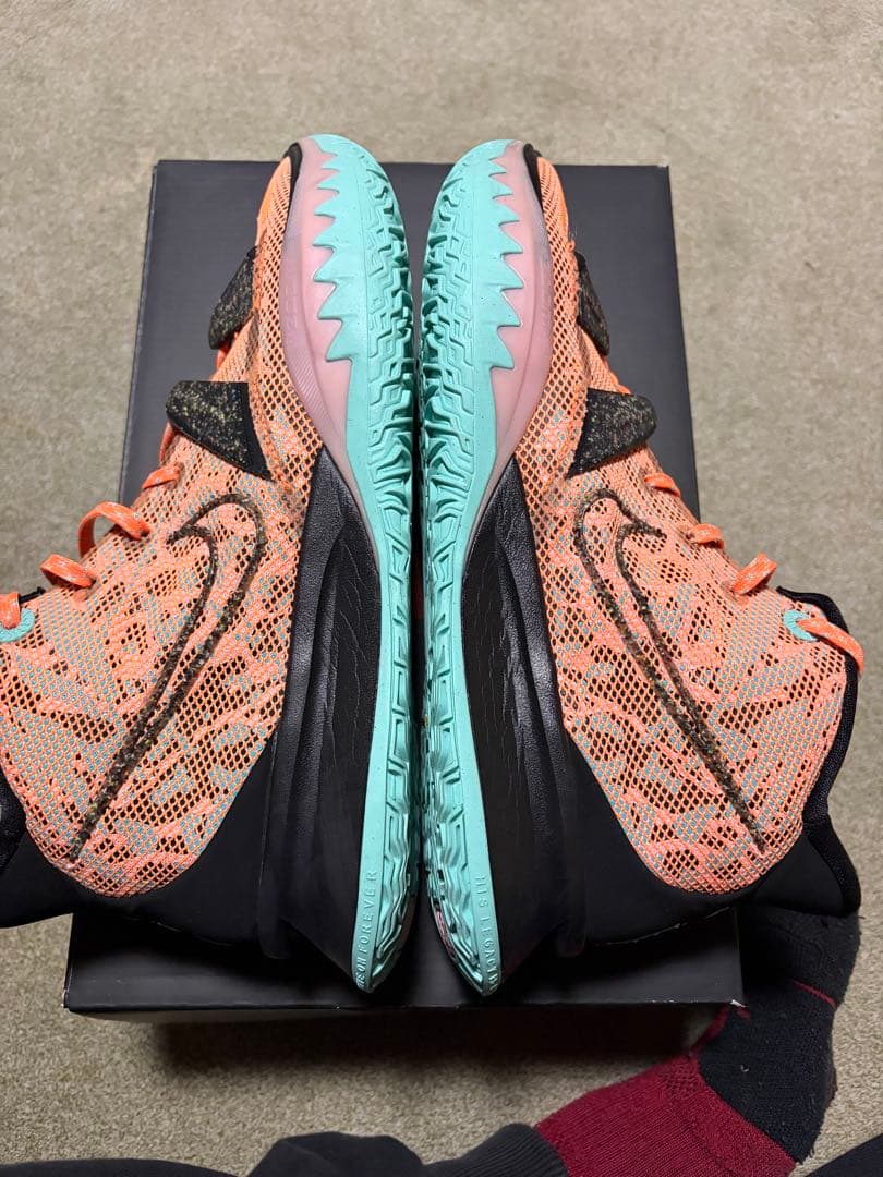 NIKE カイリー7 27cm