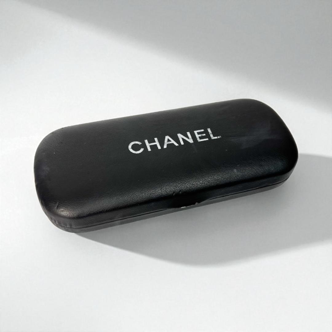 美品　CHANEL サングラス ケース付き ロゴ入り シャネル