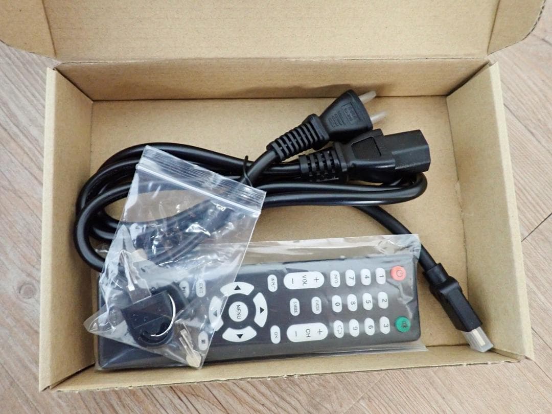 新品 デジタルサイネージ たてナビ NPT32 32インチ 液晶 看板 4台