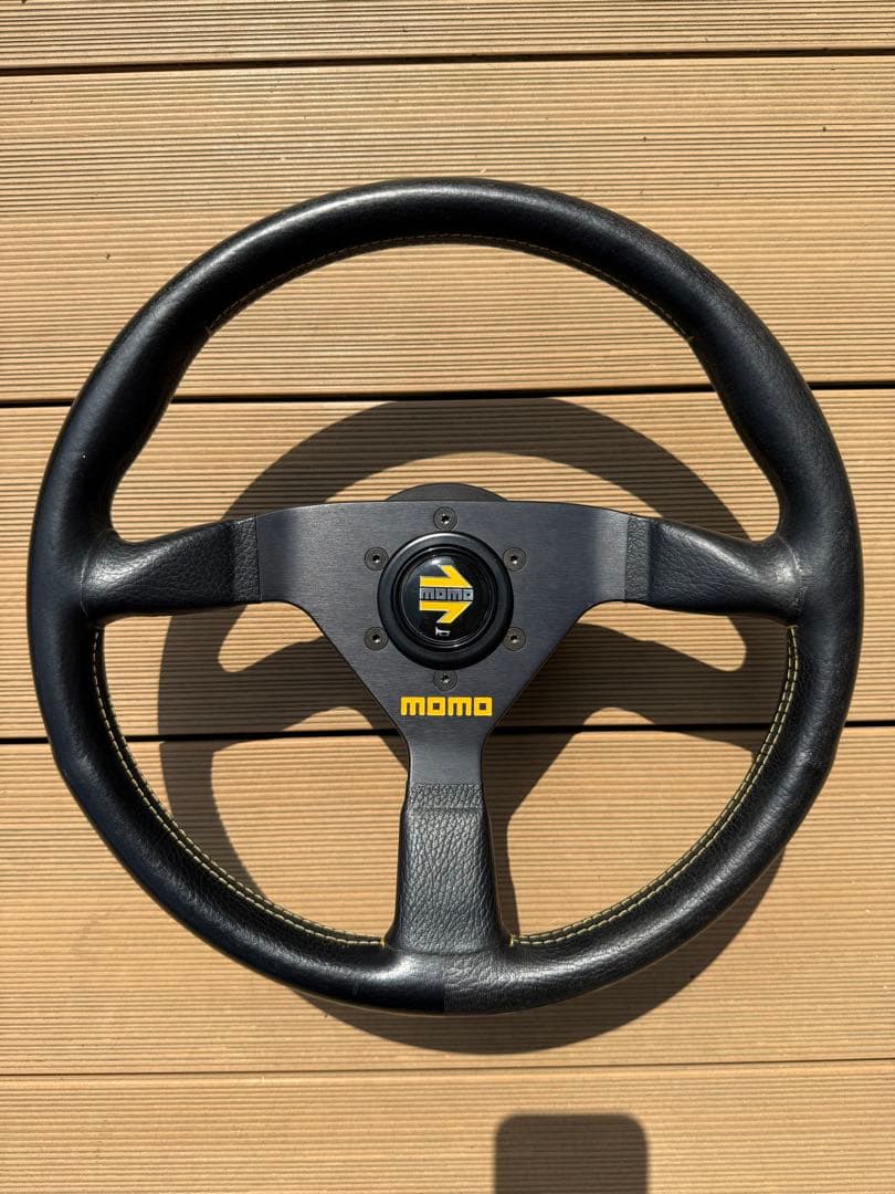 momo タイプ V35 ステアリングホイール
