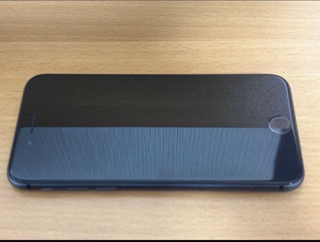 iPhone 8 本体 背面ひび割れあり