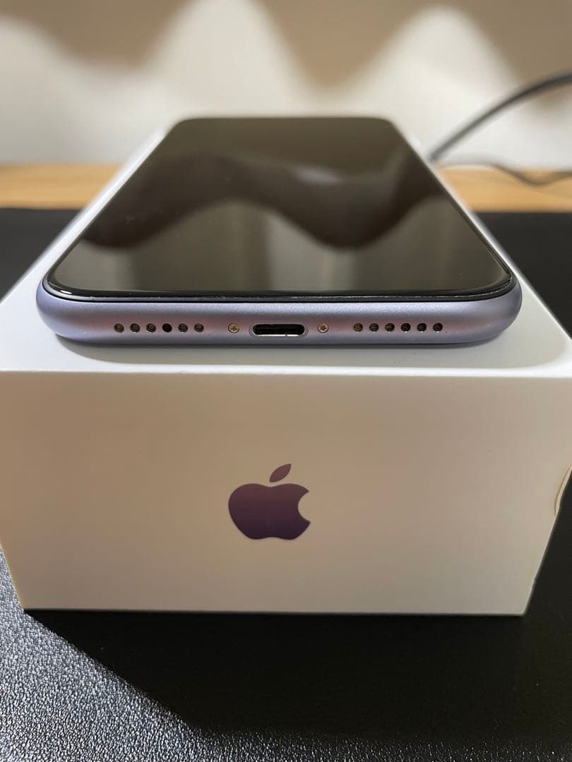 レラ‼️美品 iPhone 11 本体 パープル64GB SIMフリー