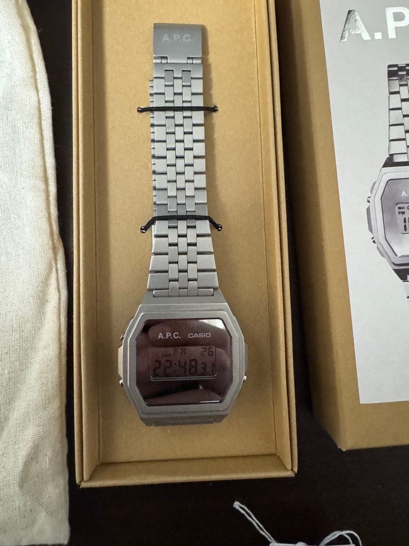 完売品 カシオ アーペーセー CASIO A.P.C. デジタル腕時計 シルバー