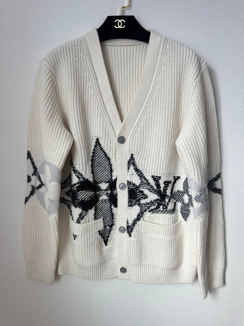 LOUIS VUITTON アイボリー ニットカーディガン グラフィックデザイン